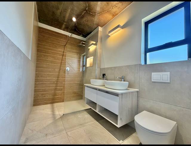 4 BEDROOM HOUSE FOR SALE IN ASTON BAY